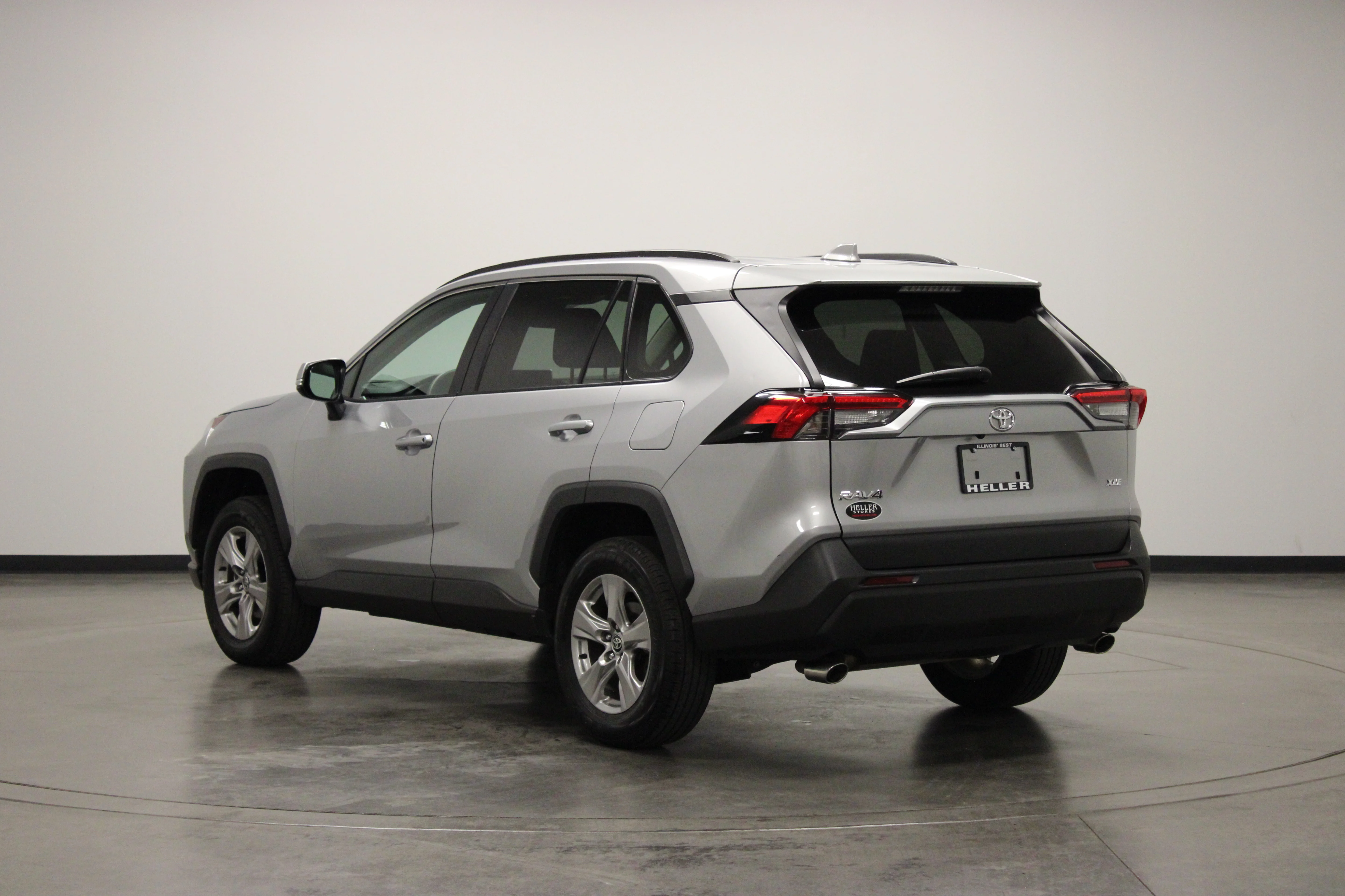 Used 2025 Silver Sky Metallic Toyota XLE image 6