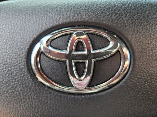 Used 2025 White Toyota SR5 image 33