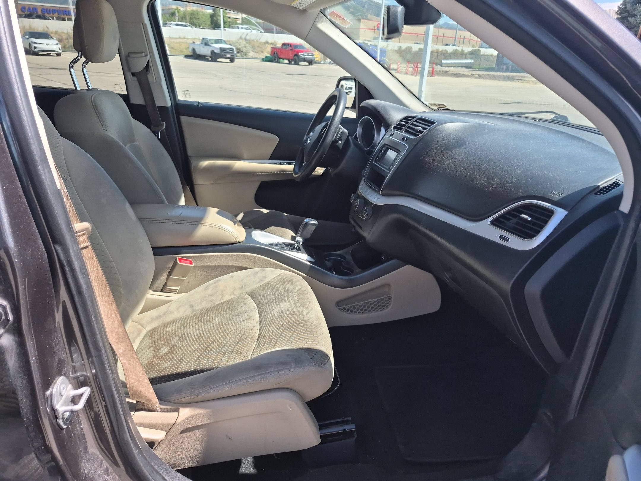 Used 2018 Granite Pearlcoat Dodge SE image 28