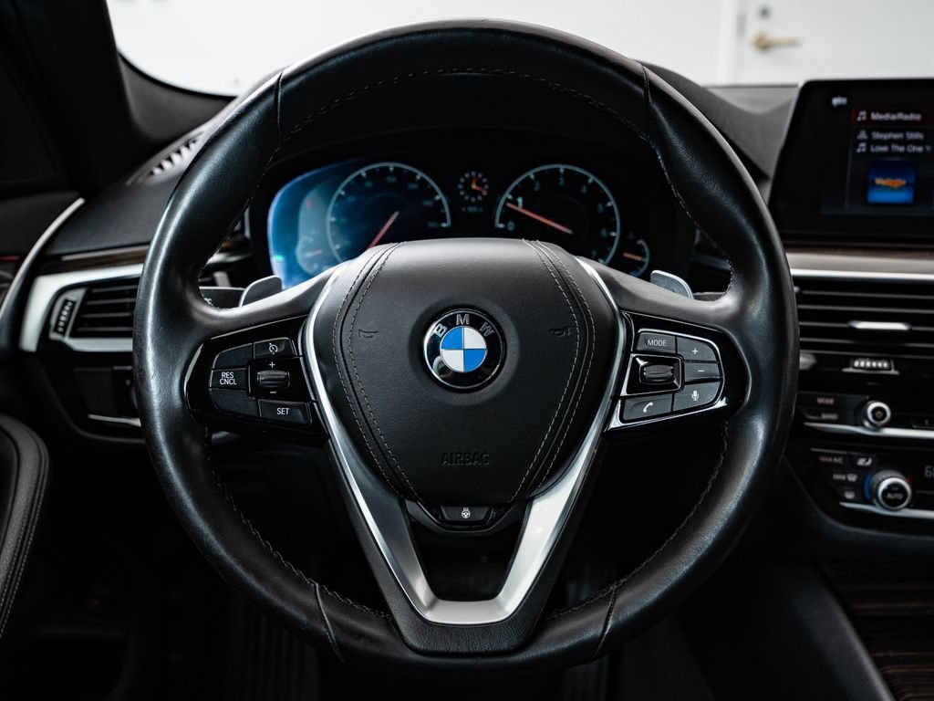 Used 2019 Bluestone Metallic BMW 540i xDrive image 40