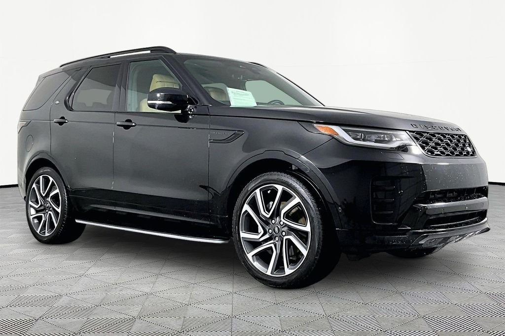 Used 2024 Black Land Rover Dynamic SE image 3