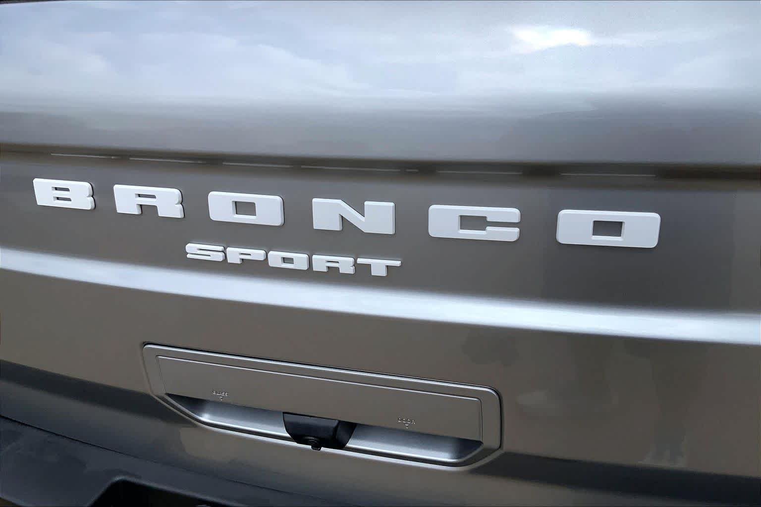 Used 2021 Iconic Silver Metallic Ford Badlands image 10