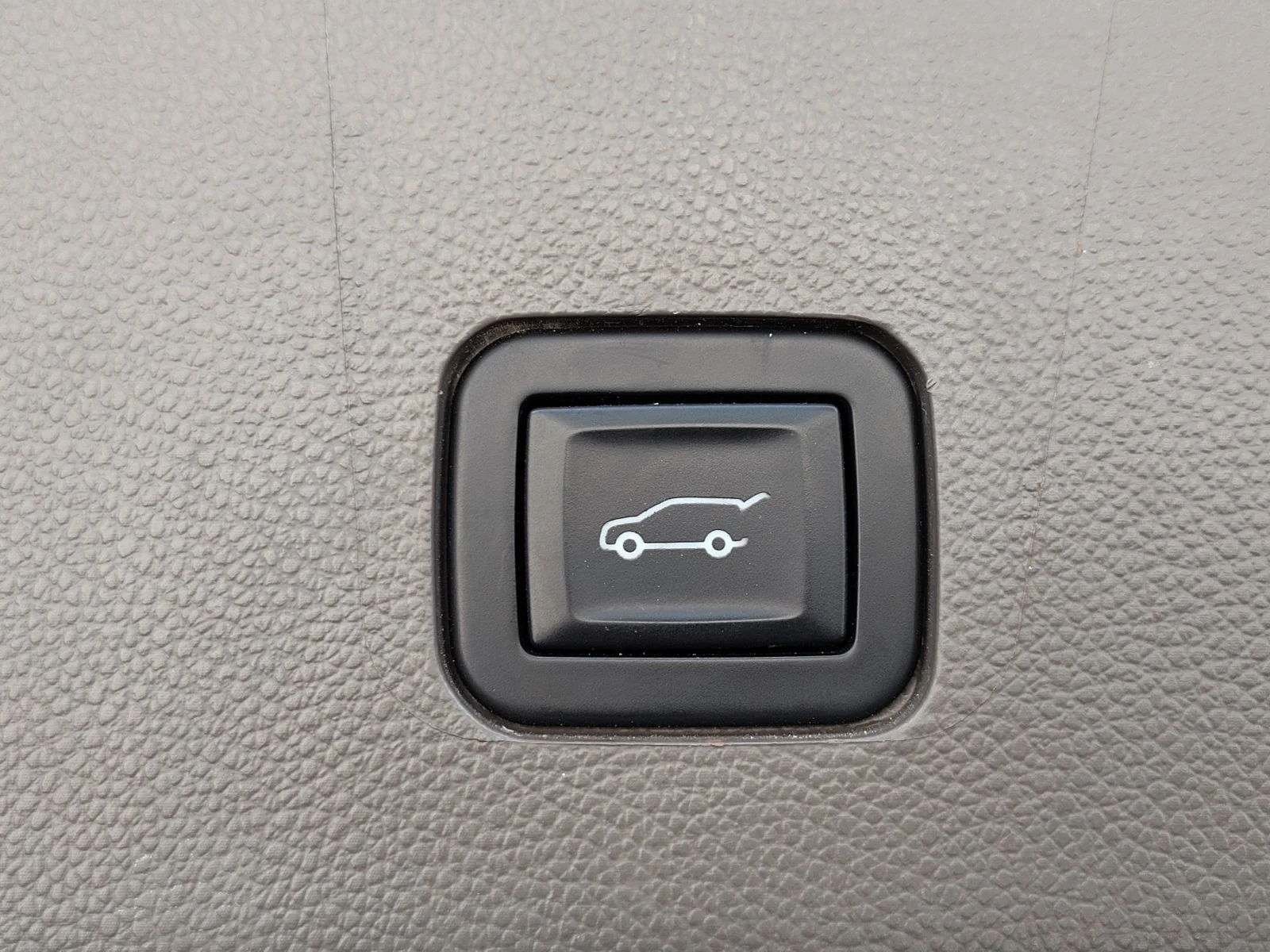 Used 2018 Cajun Red Tintcoat Chevrolet LT Cloth image 29