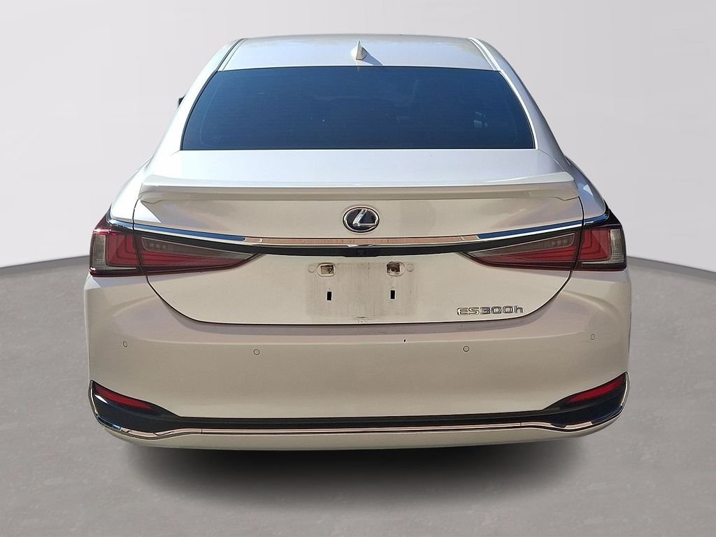 Used 2022 White Pearl Lexus 300h image 5