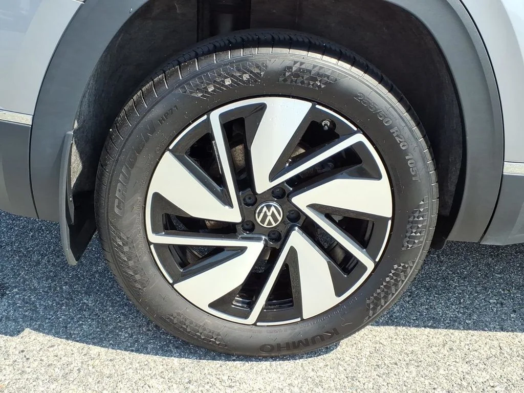 Used 2024  Volkswagen 2.0T SEL image 31