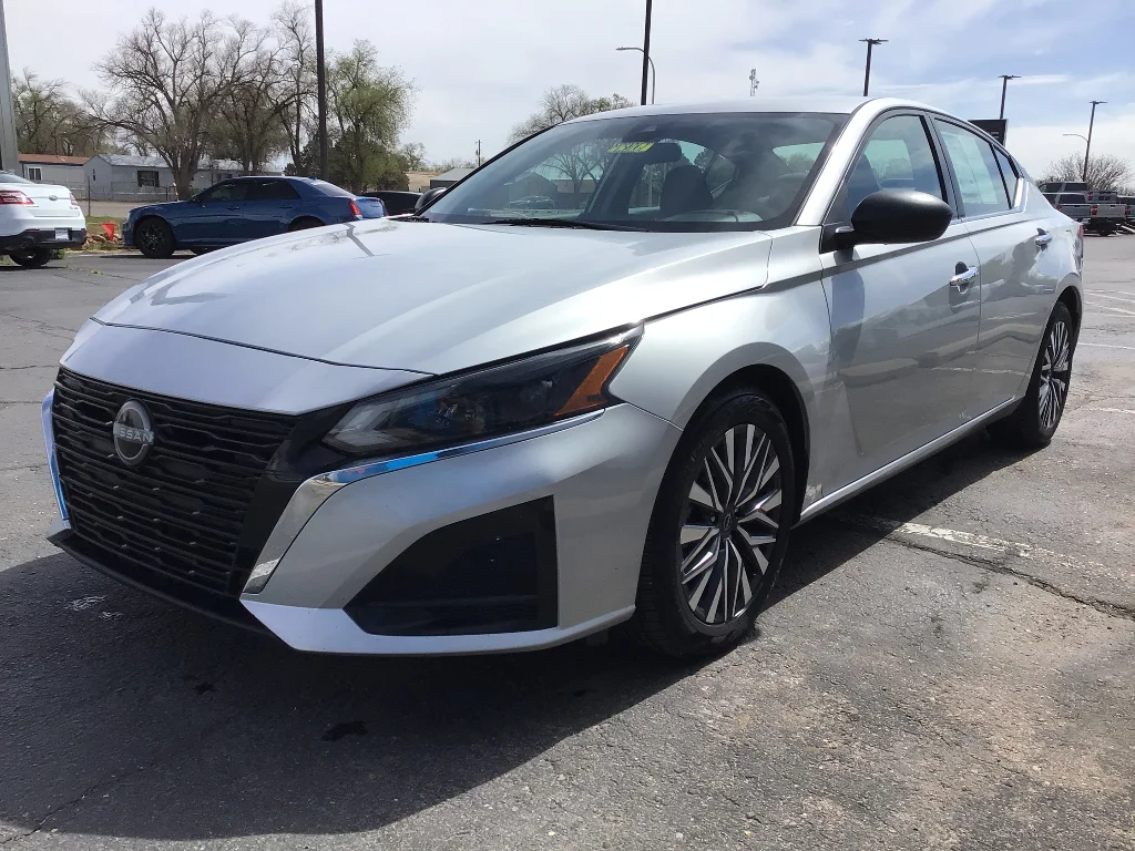 Used 2024 Brilliant Silver Metallic Nissan 2.5 SV image 3