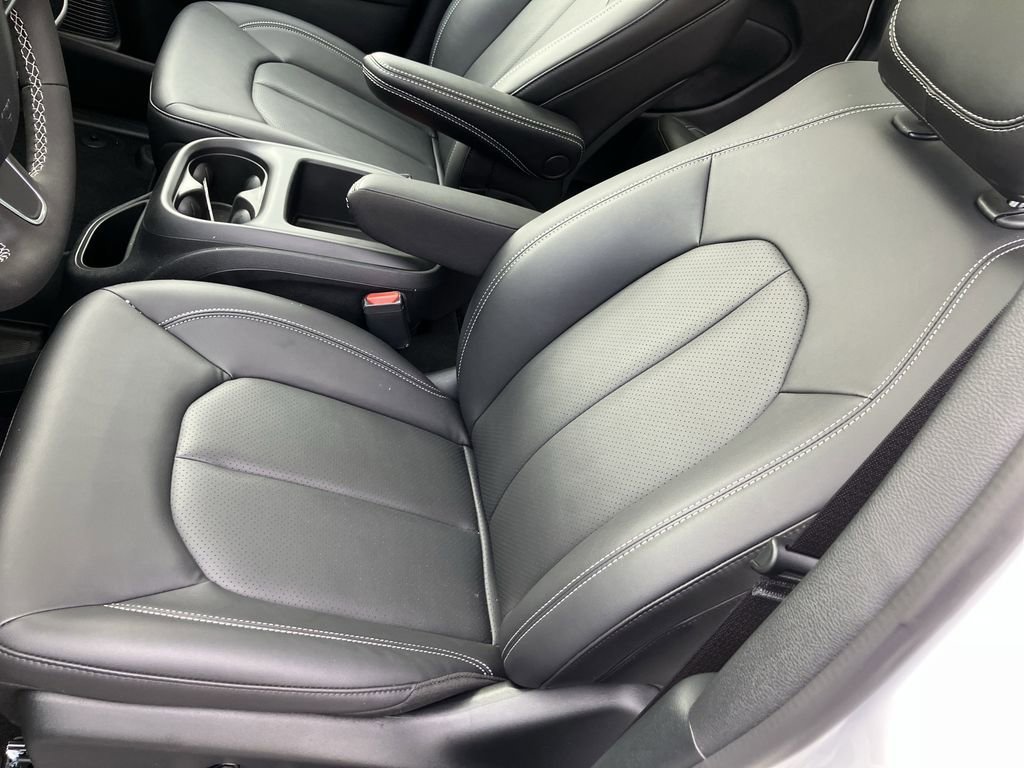 2026 Chrysler Pacifica Select - Photo 29