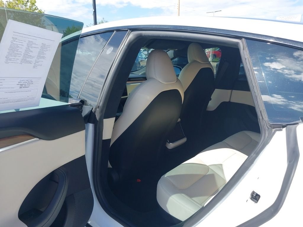 Used 2022 White Tesla Base image 15