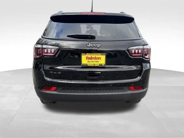 New 2026 Diamond Black Crystal Pearlcoat Jeep Latitude image 6