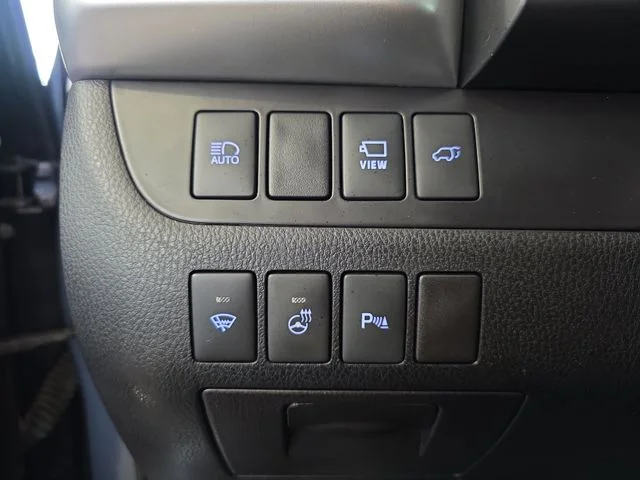 Used 2018 Shoreline Mist Toyota Limited Platinum image 27