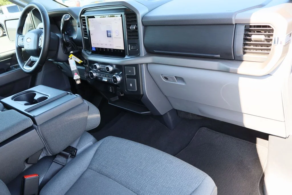 Used 2025 Gray Ford XLT image 28