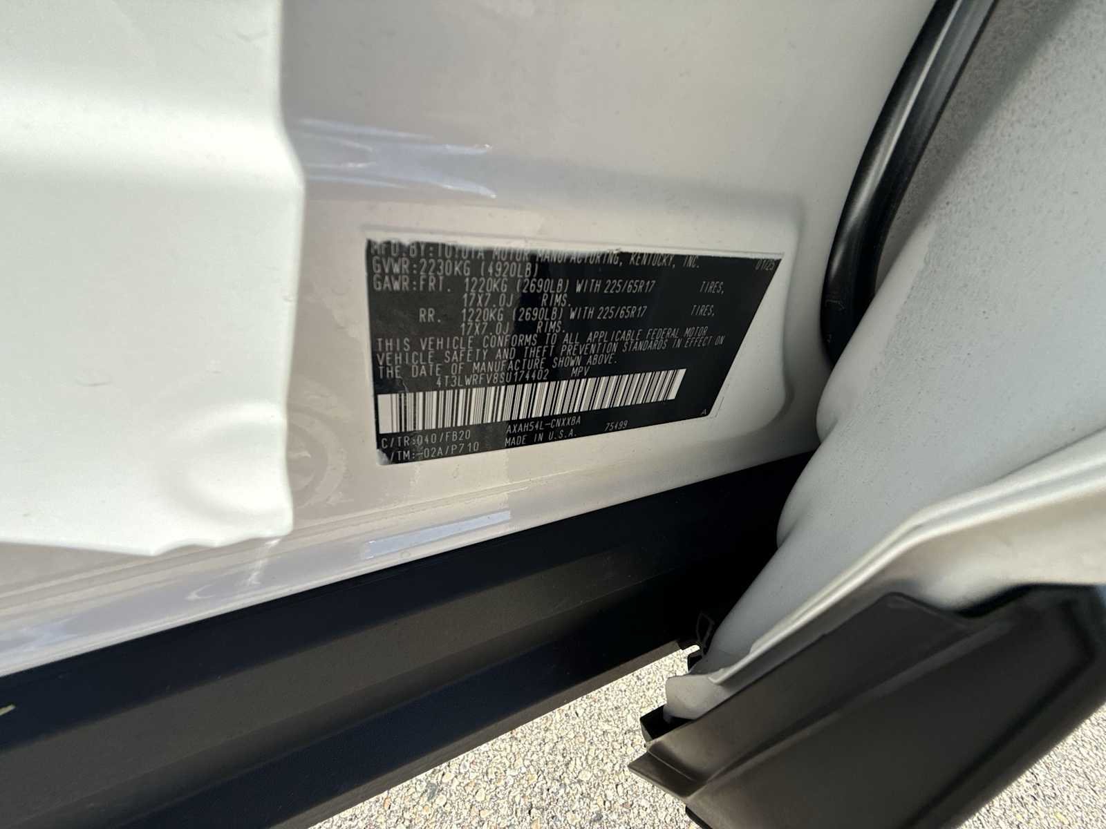 2025 Toyota RAV4 LE - Photo 31