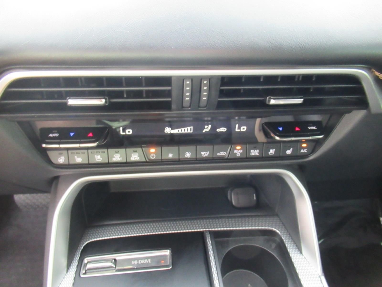 Used 2025 White Mazda 3.3 Turbo Premium Plus image 25