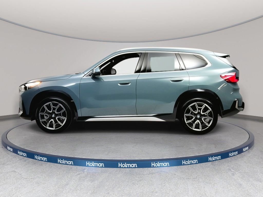 Used 2026 Cape York Green Metallic BMW xDrive28i image 2