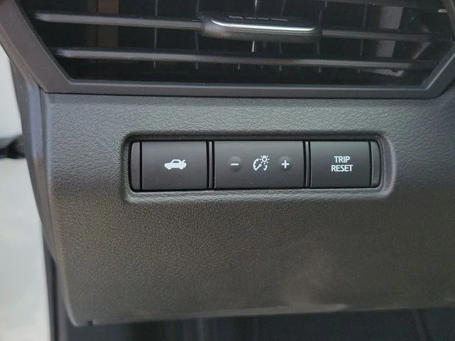 Used 2026 White Nissan 2.5 SV image 20
