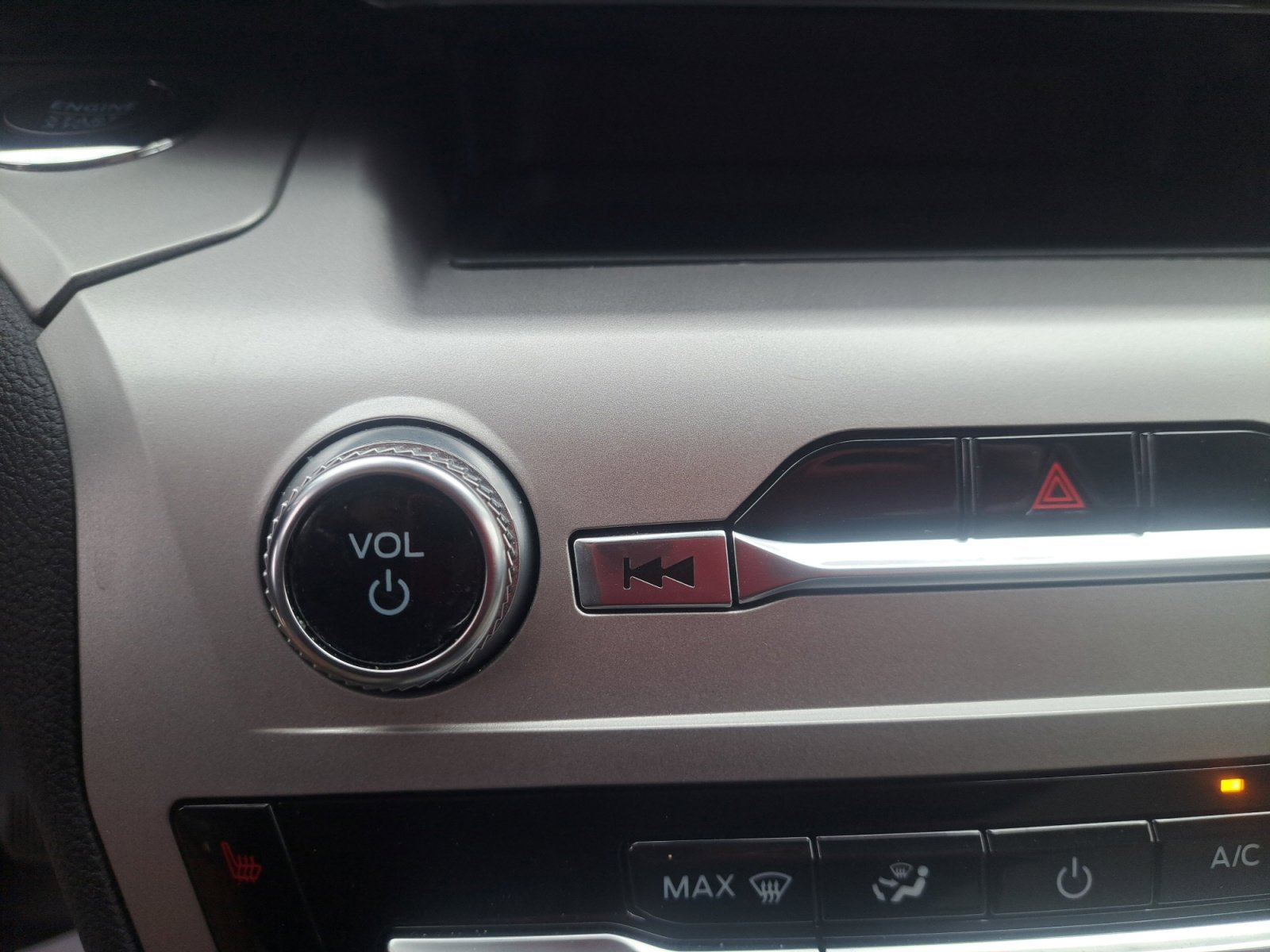 Used 2022 Oxford White Ford XLT image 16