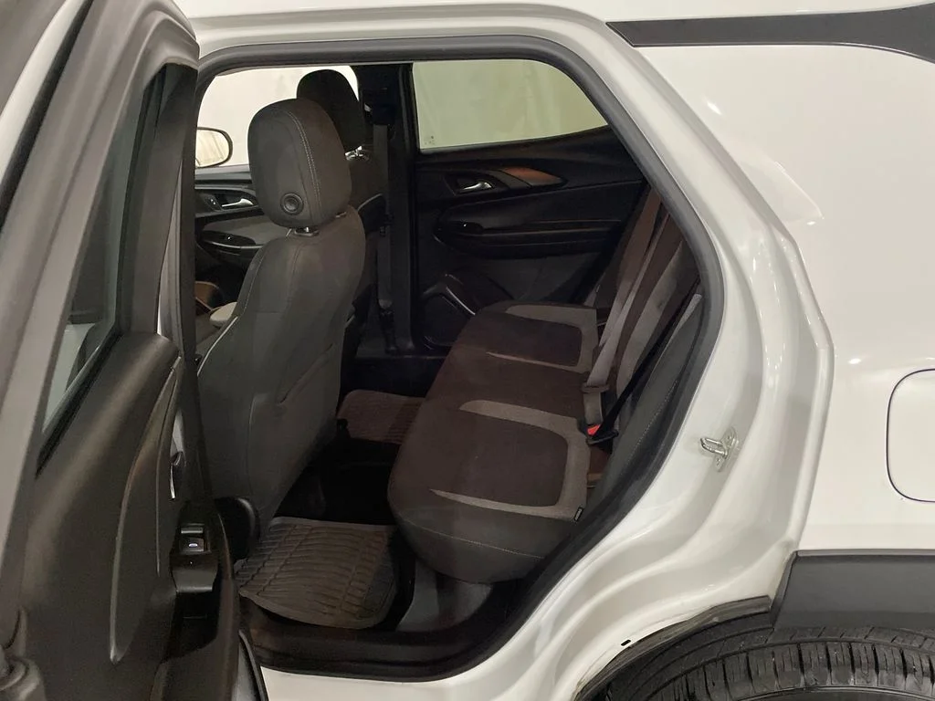 Used 2022 Summit White Chevrolet LT image 25