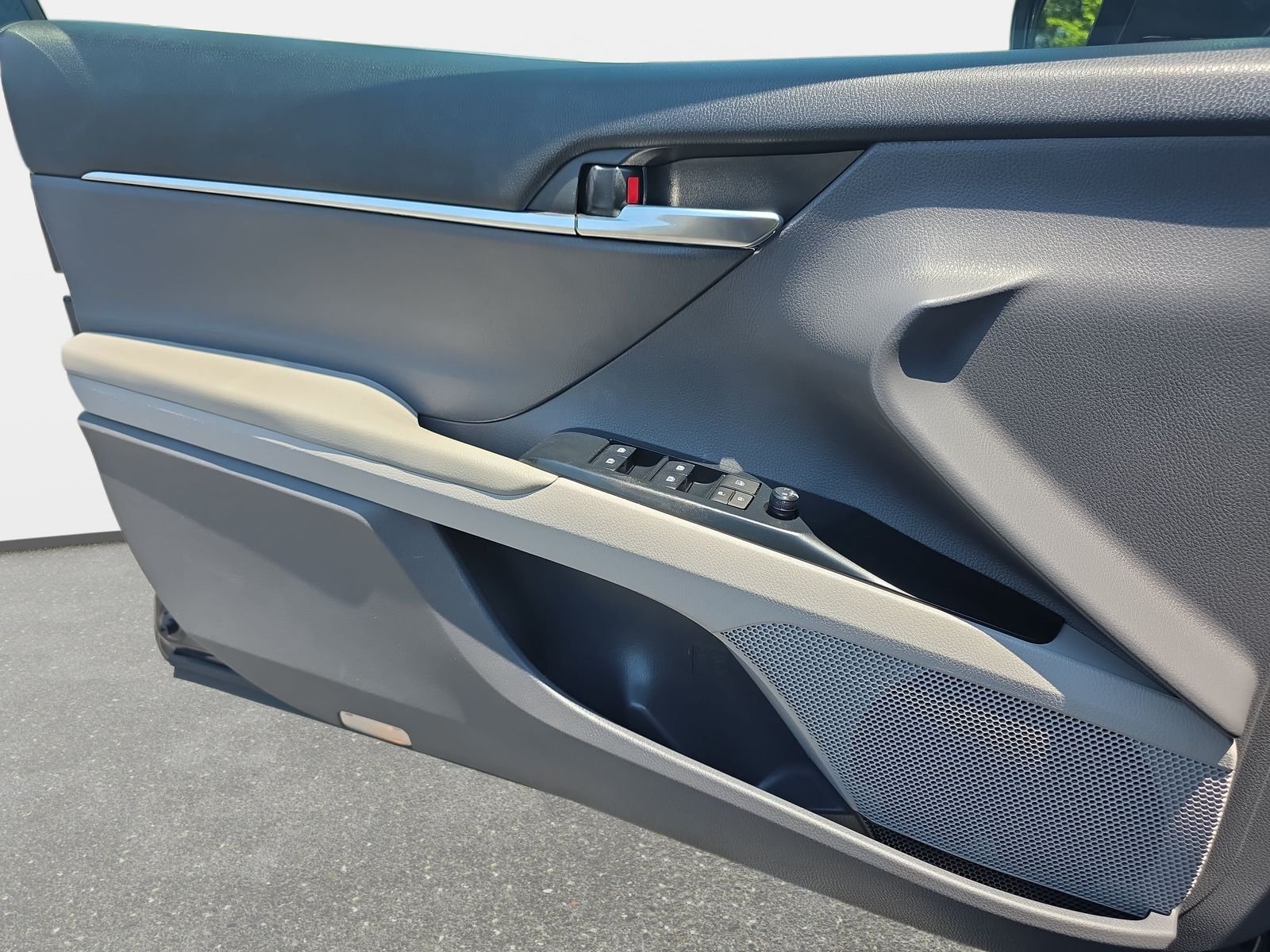 Used 2018 Blue Toyota SE image 26