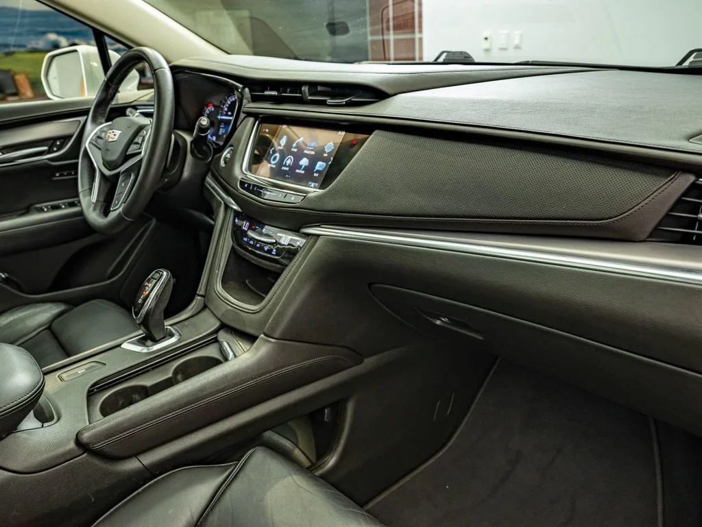 Used 2017 Silver Coast Metallic Cadillac Luxury image 36
