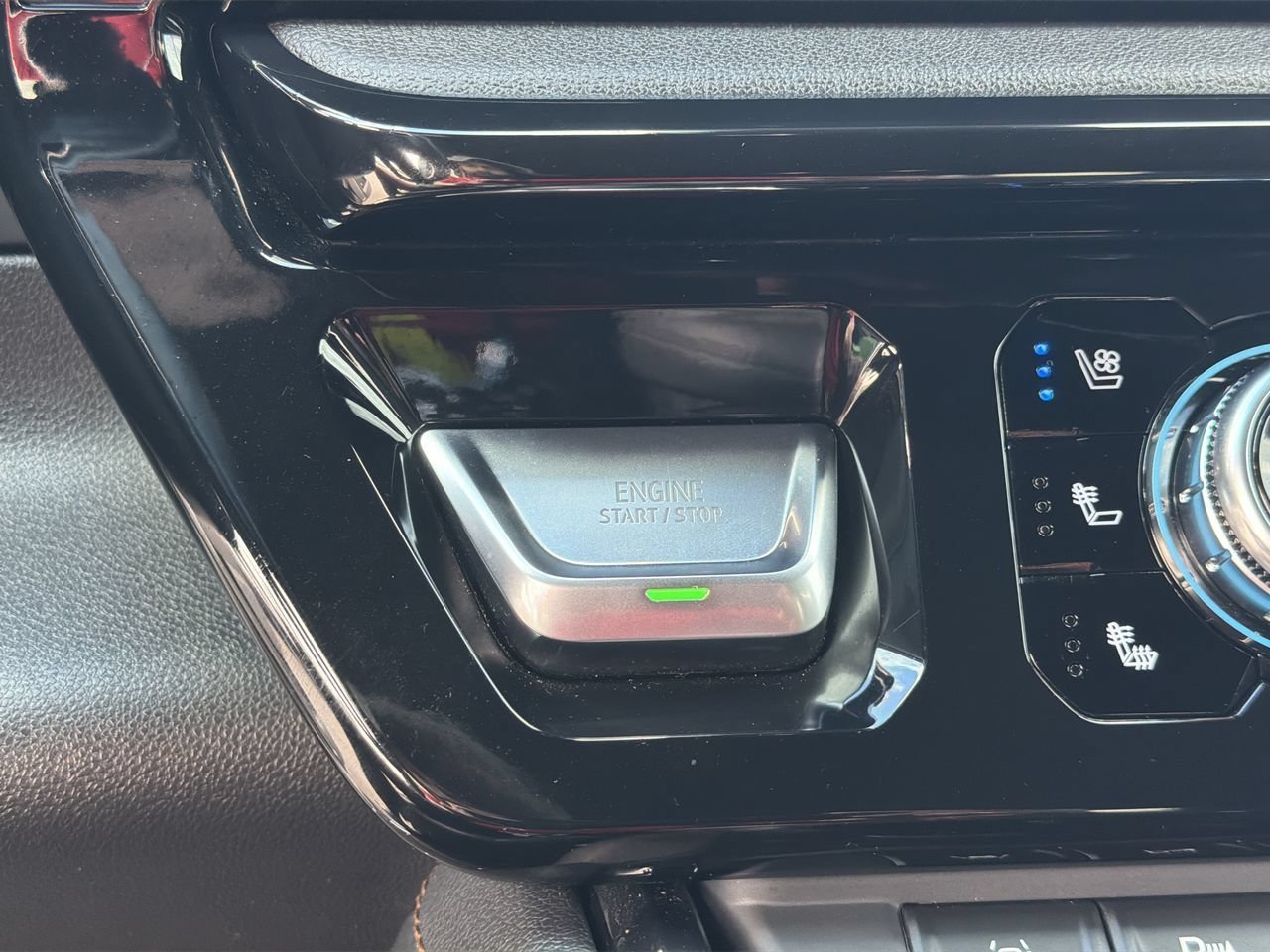 Used 2023 Sterling Metallic GMC AT4 image 32
