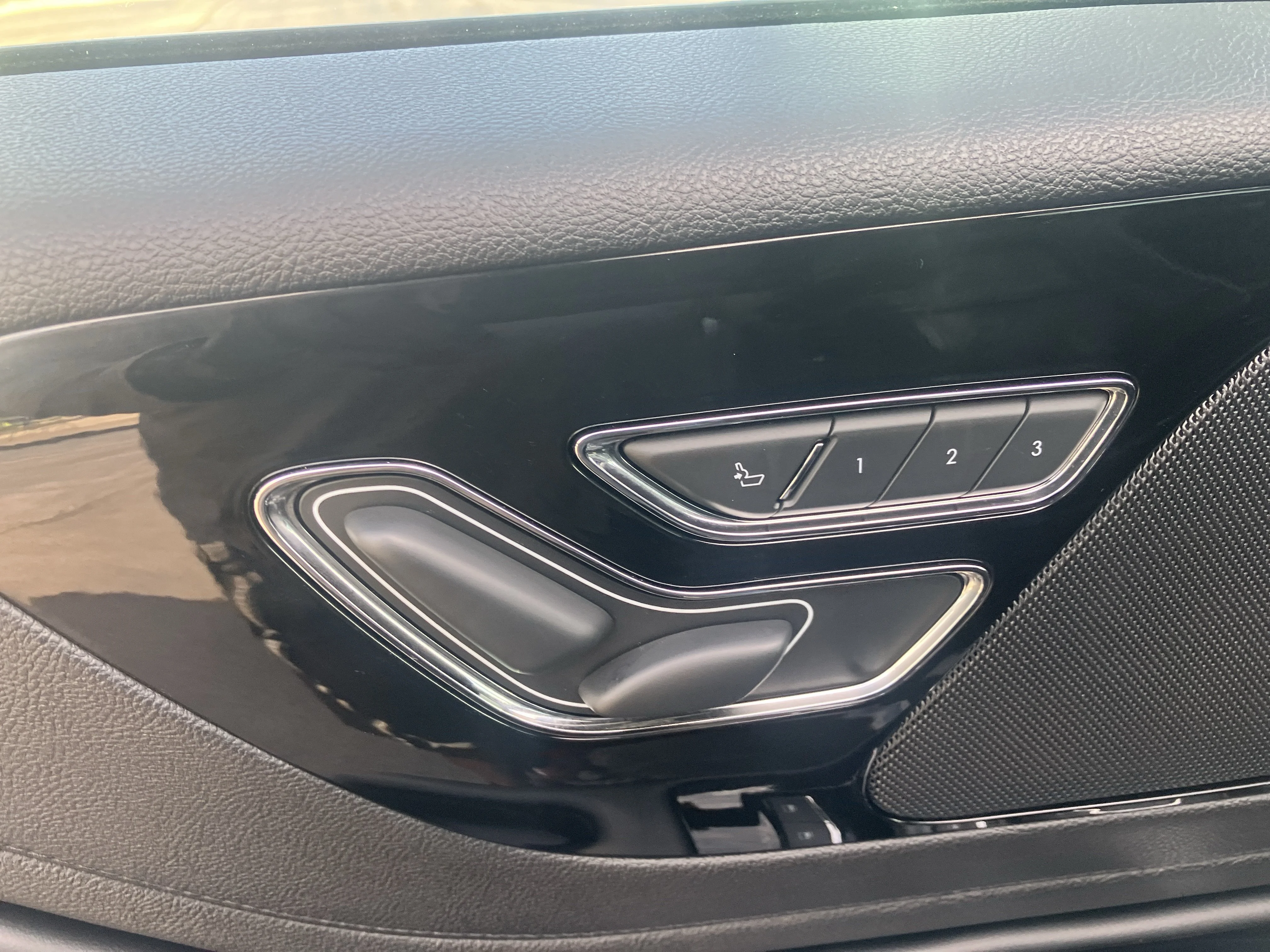 Used 2020 Radiance Metallic Lincoln Grand Touring image 20