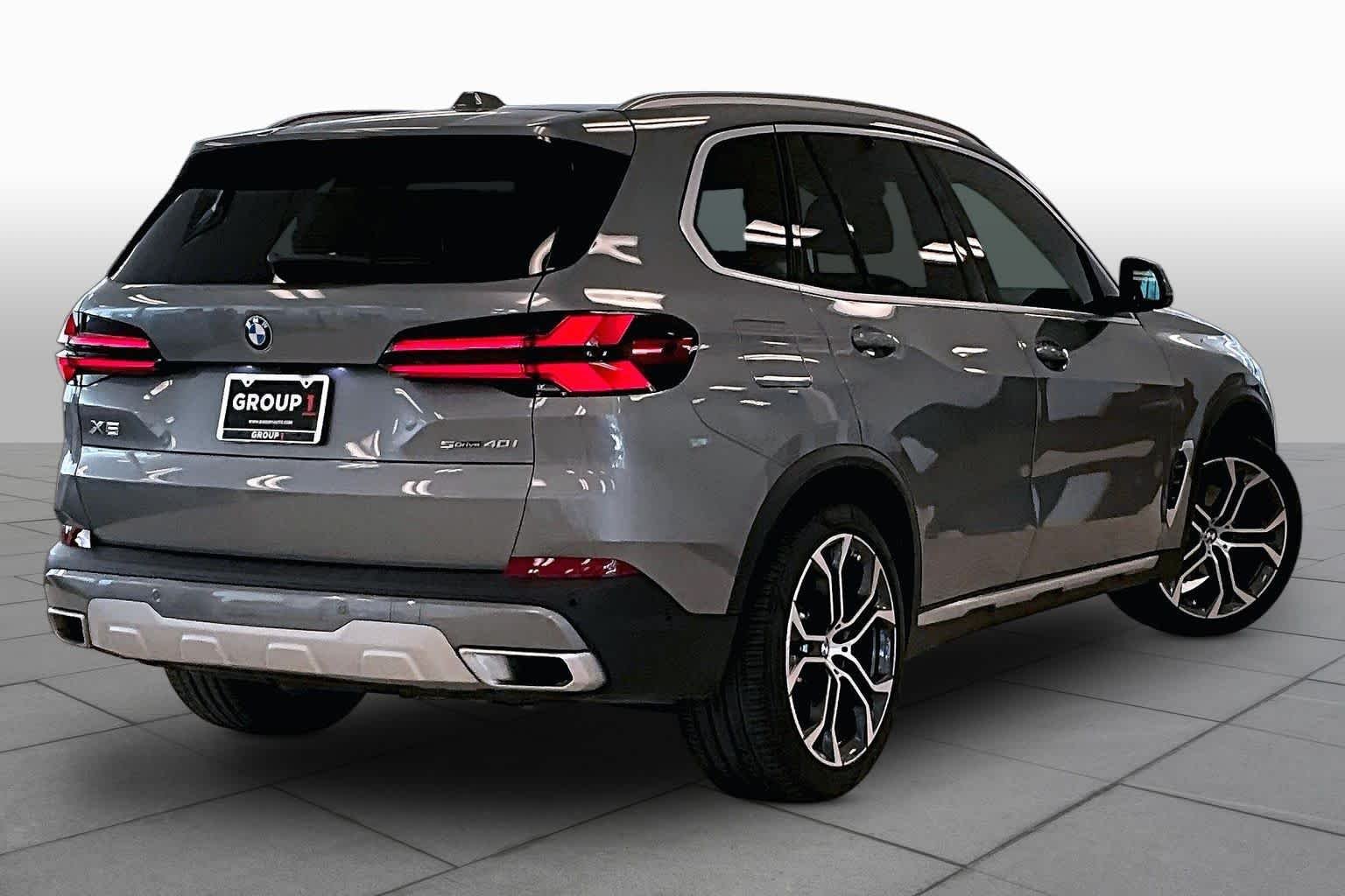 Used 2024 Skyscraper Grey Metallic BMW sDrive40i image 12