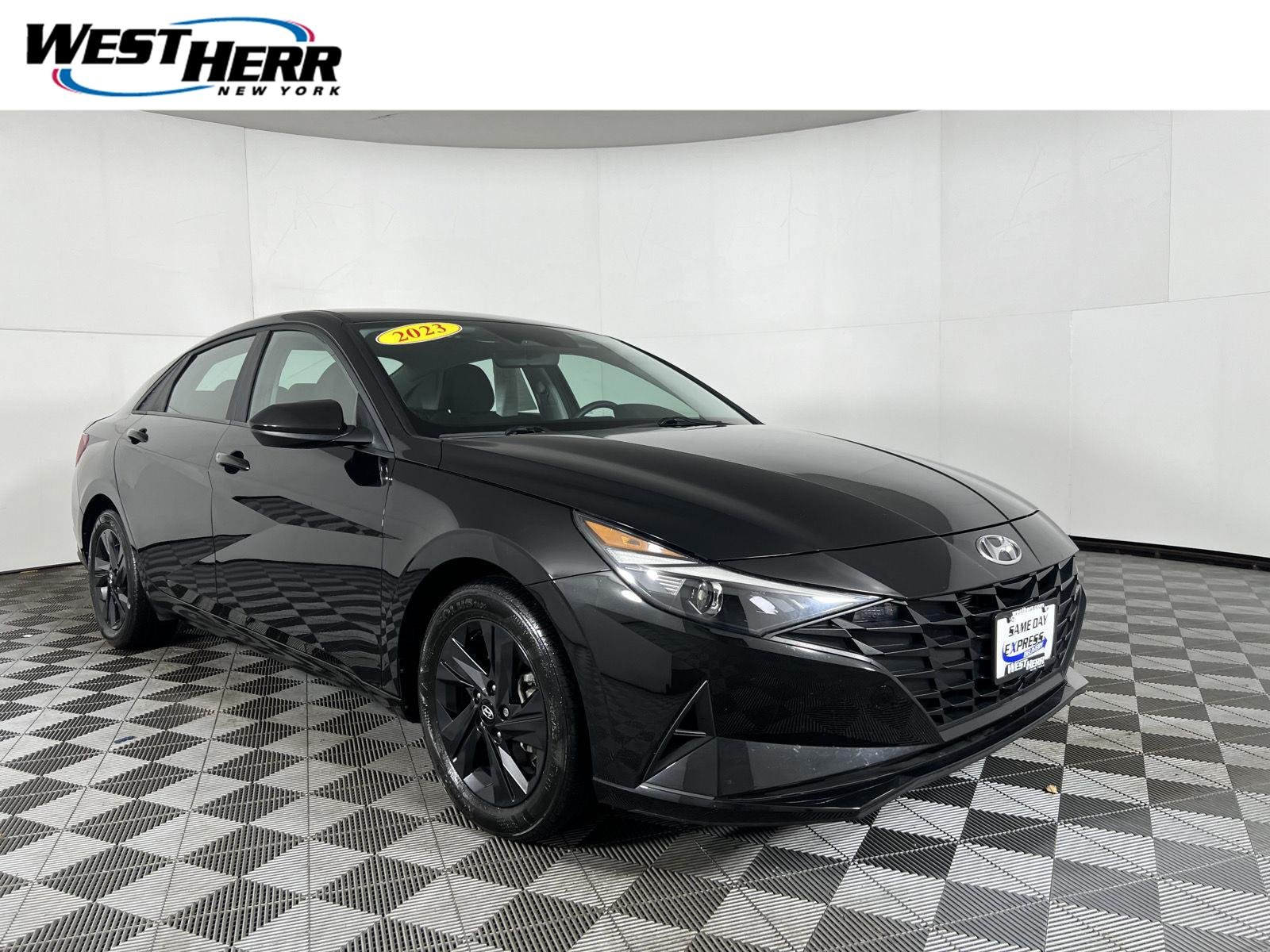 Used 2023 Phantom Black Hyundai SEL image 1