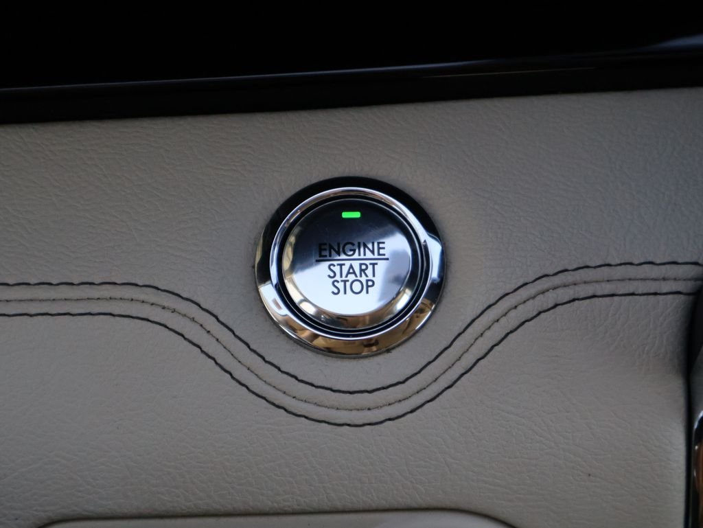 Used 2020 White Lincoln Reserve image 32