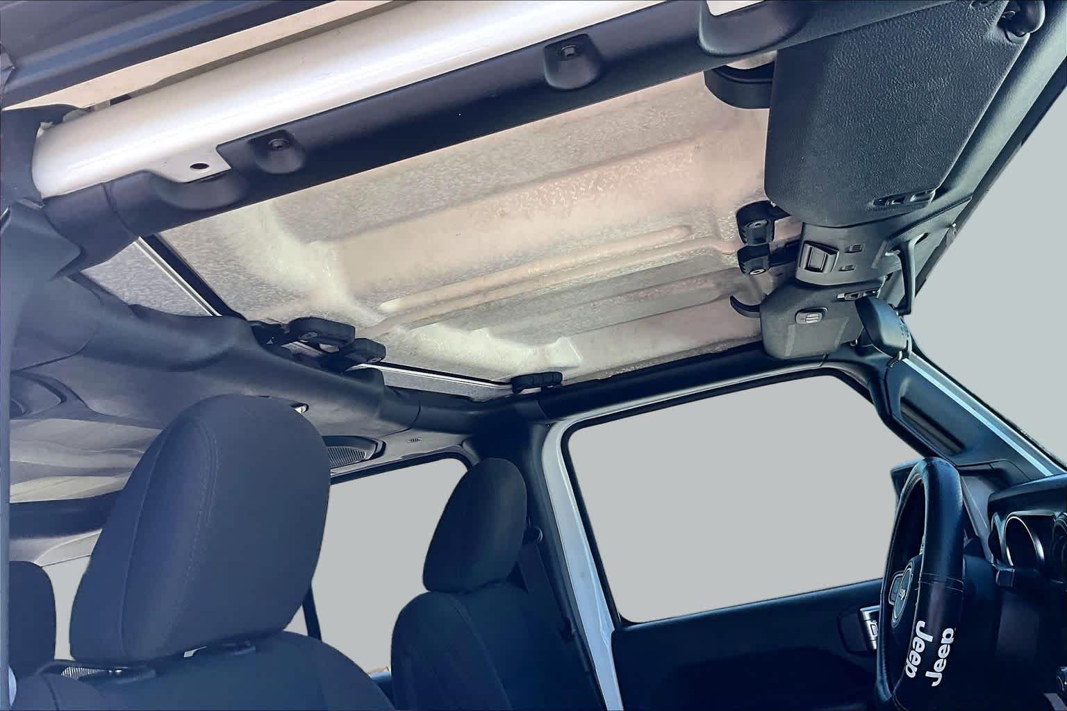 Used 2019 Bright White Clearcoat Jeep Sport S image 13