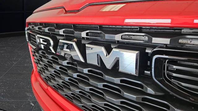 New 2026 Molten Red Pearl-Coat Exterior Paint RAM Big Horn/Lone Star image 46