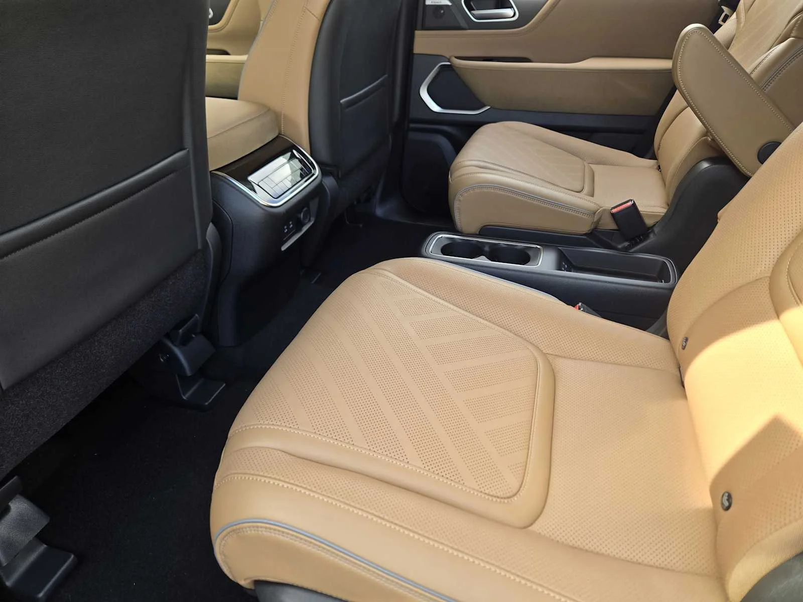 New 2026 BLACK OBSIDIAN INFINITI Luxe 2WD image 18