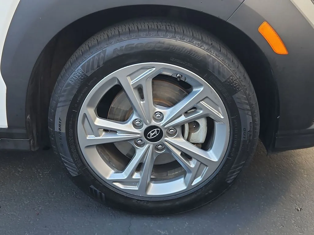 Used 2023 Lunar White Hyundai SEL image 30