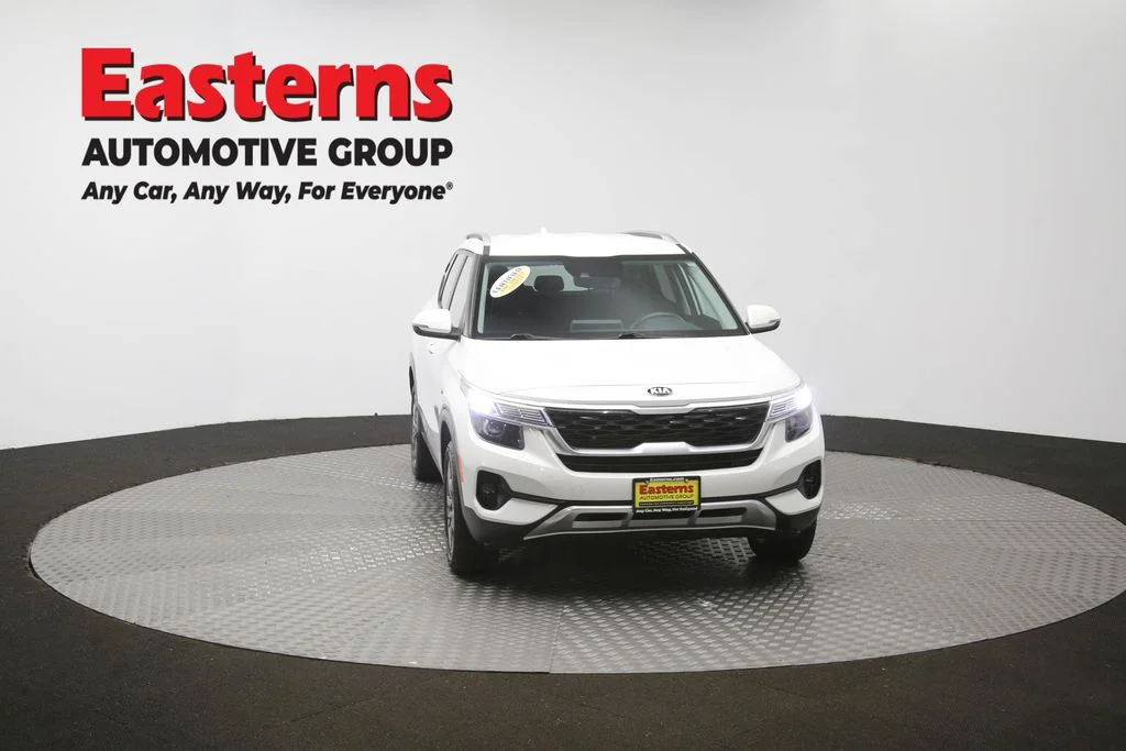 Used 2021 White Kia S image 50