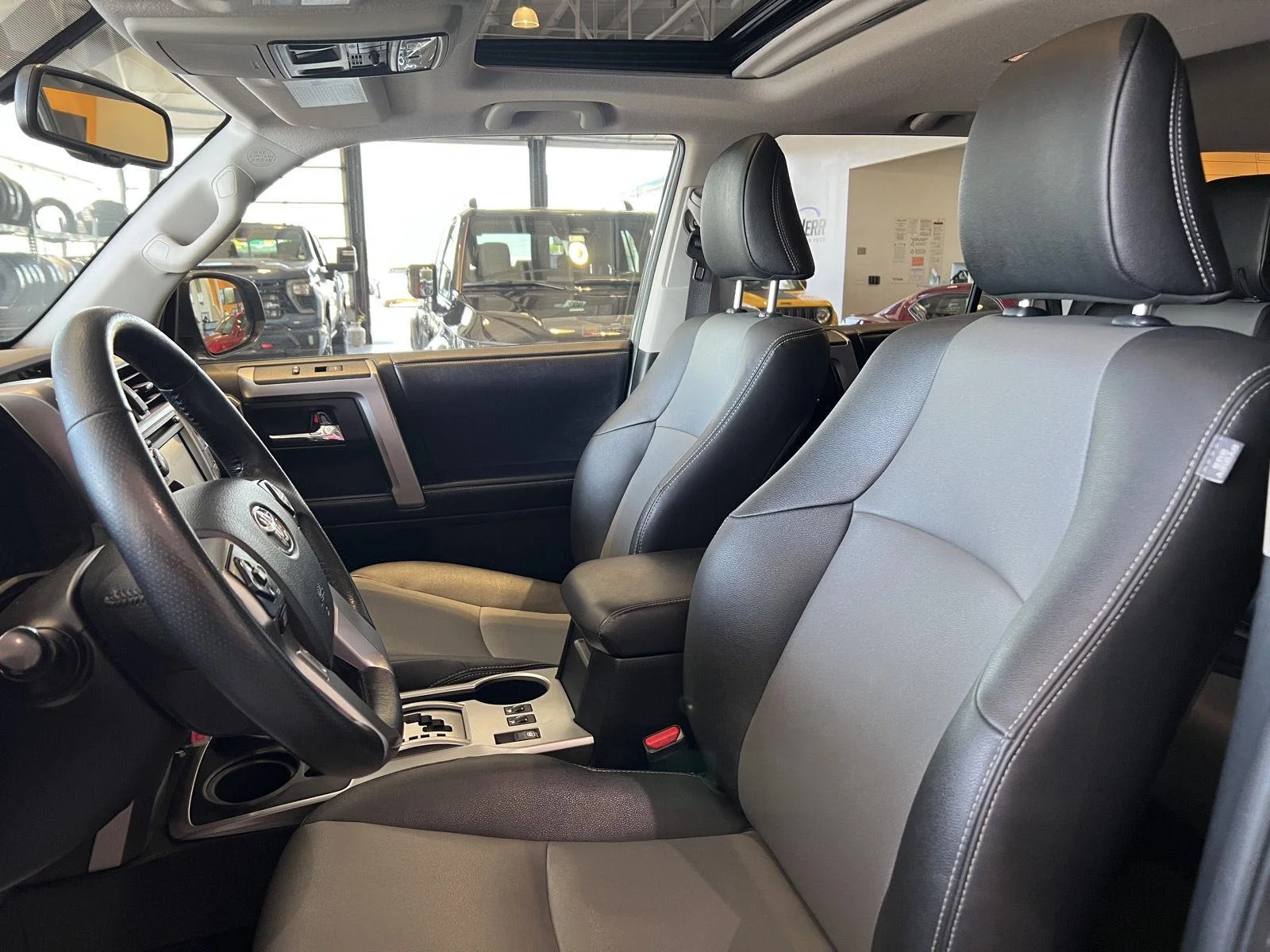 Used 2019 Gy Toyota SR5 image 13