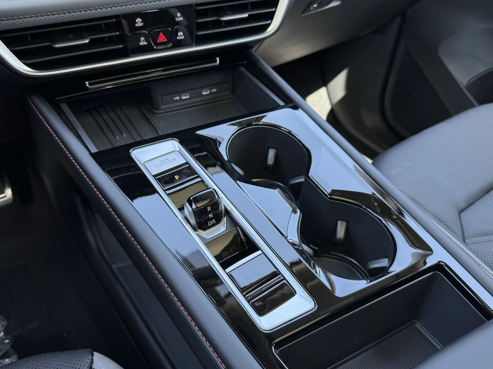 New 2026 Opal White Pearl Volkswagen 2.0T Peak Edition image 25