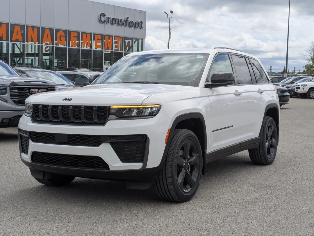 New 2026 White Jeep Altitude - - 4x4 - 20 Gloss Black Wheels - Remote Start - Capri Leatherette & More! image 4