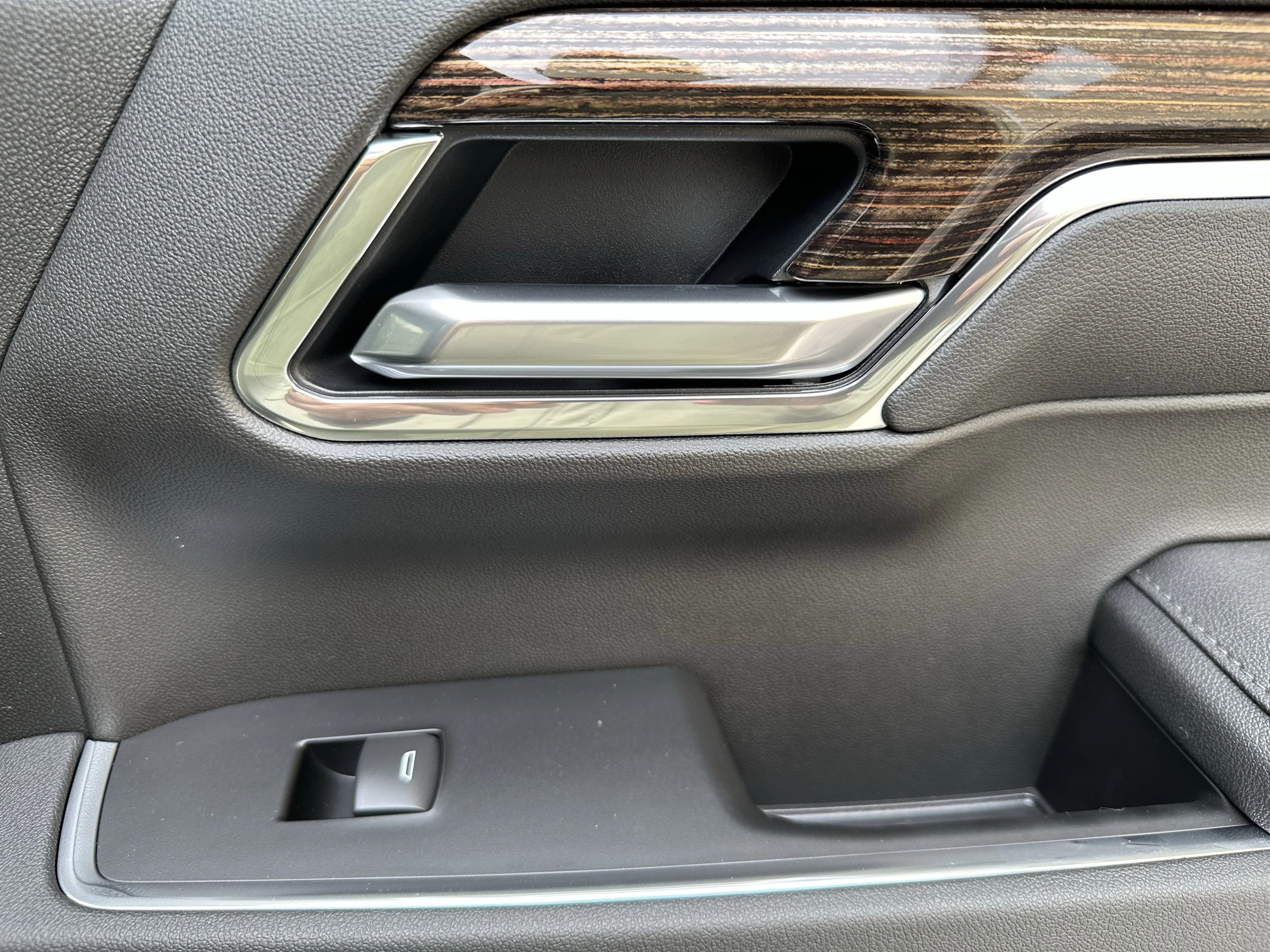New 2026 Onyx Black GMC Elevation image 22