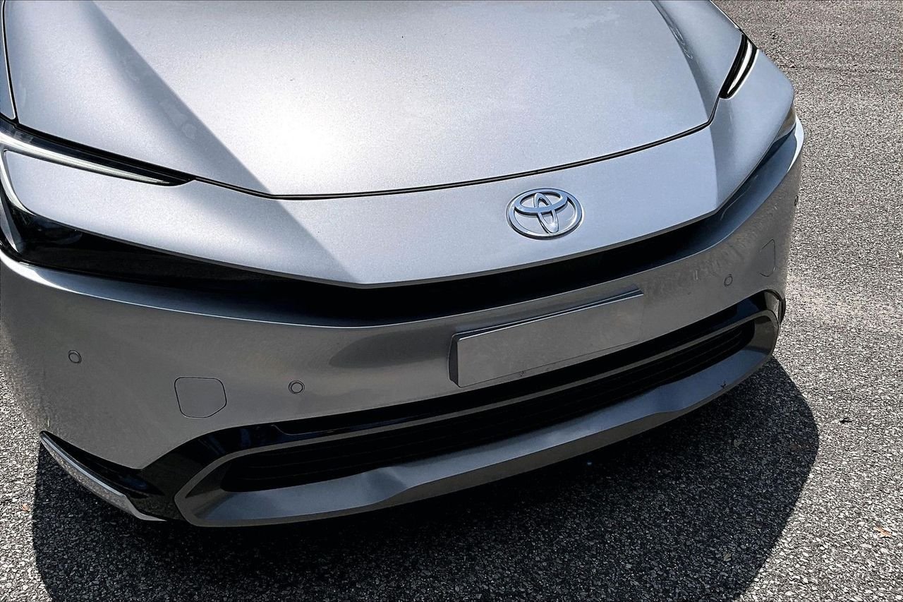 Used 2025  Toyota XLE image 32