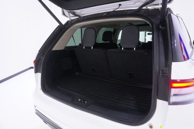 Used 2021 WHITE Lincoln Reserve image 7