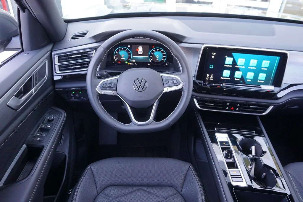 New 2026 Green Volkswagen 2.0T SE w/Technology image 12
