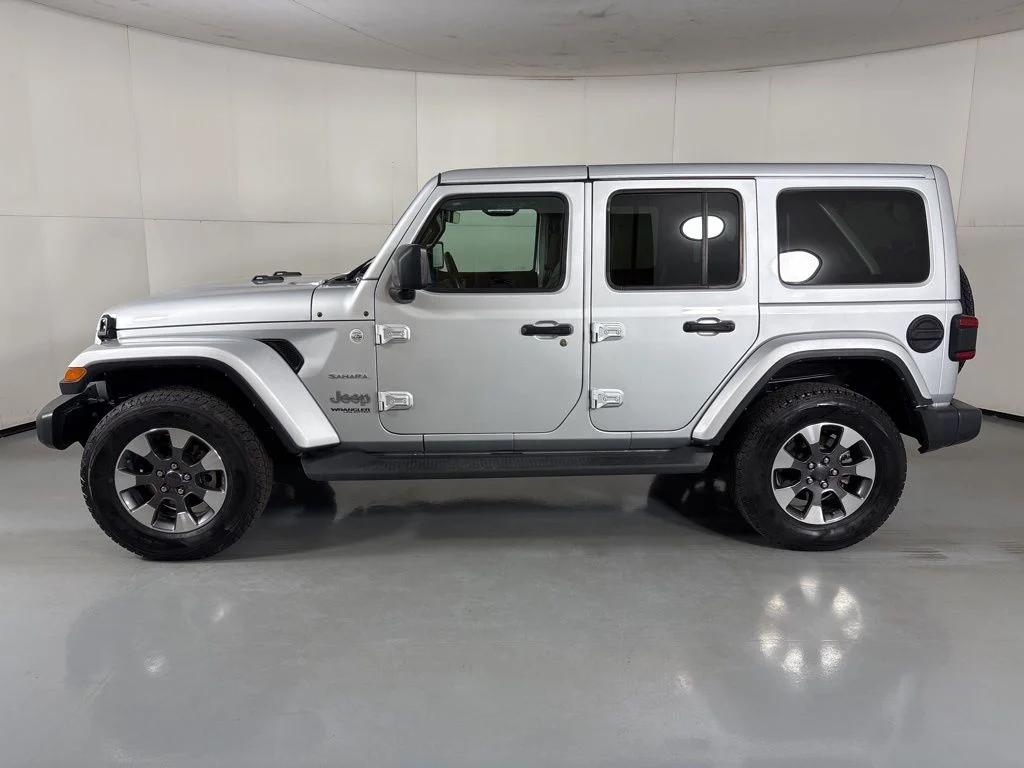 Used 2022 Silver Zynith Clearcoat Jeep Unlimited Sahara image 5