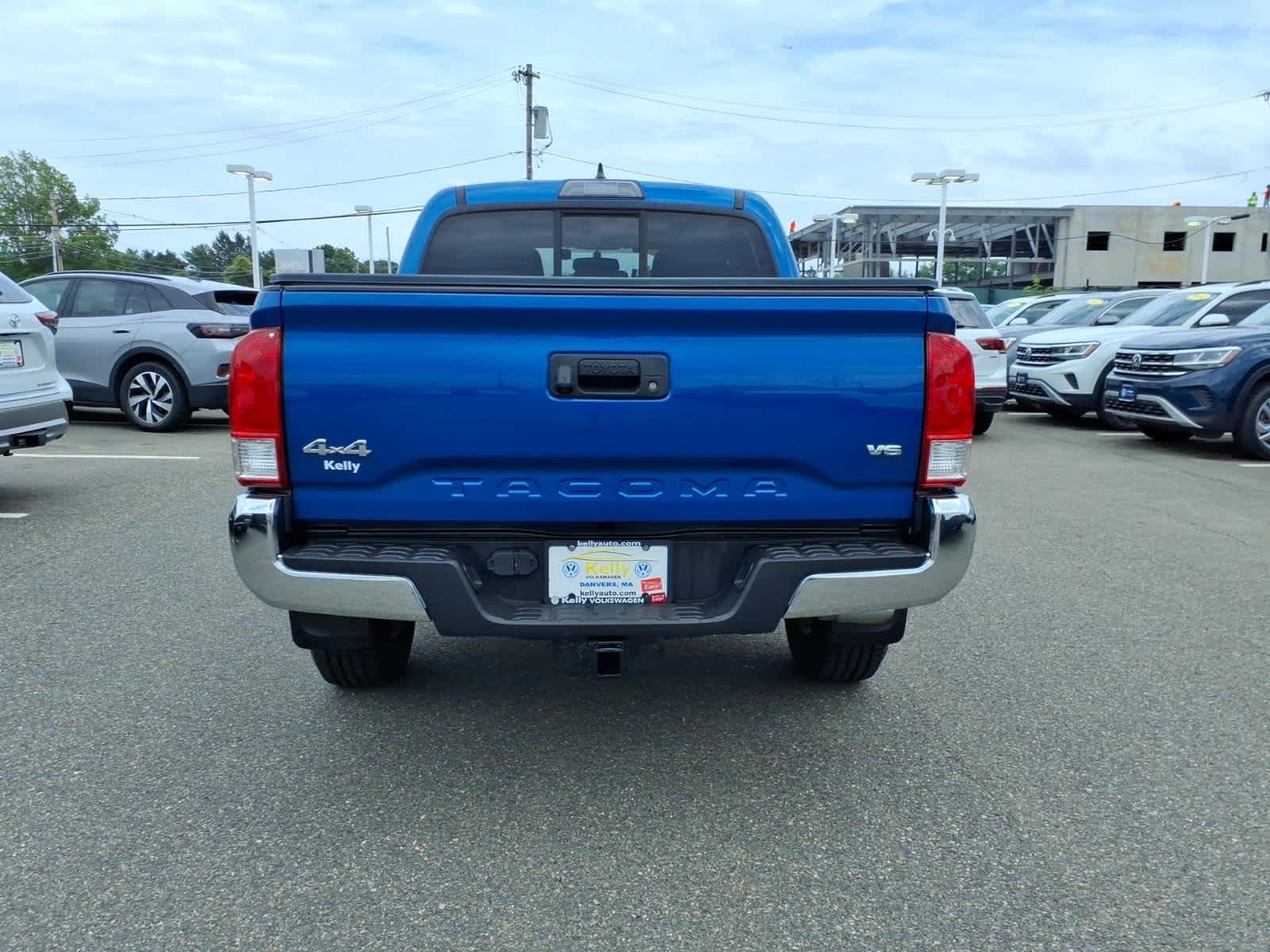 Used 2017 Blazing Blue Pearl Toyota SR5 image 6