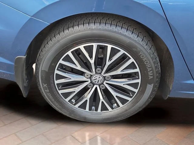 Used 2019 Blue Volkswagen SEL image 4