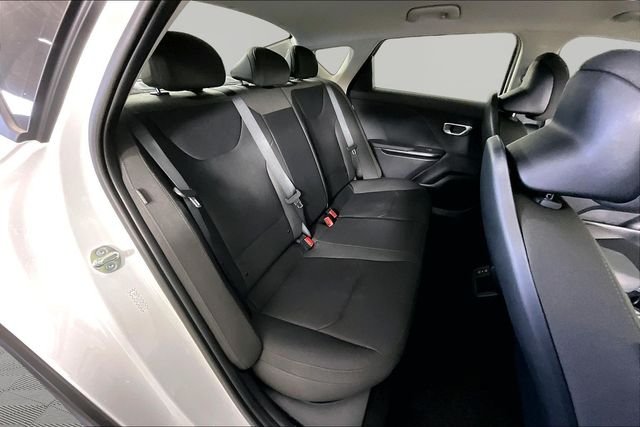 New 2026 Snow White Pearl Kia LXS image 11