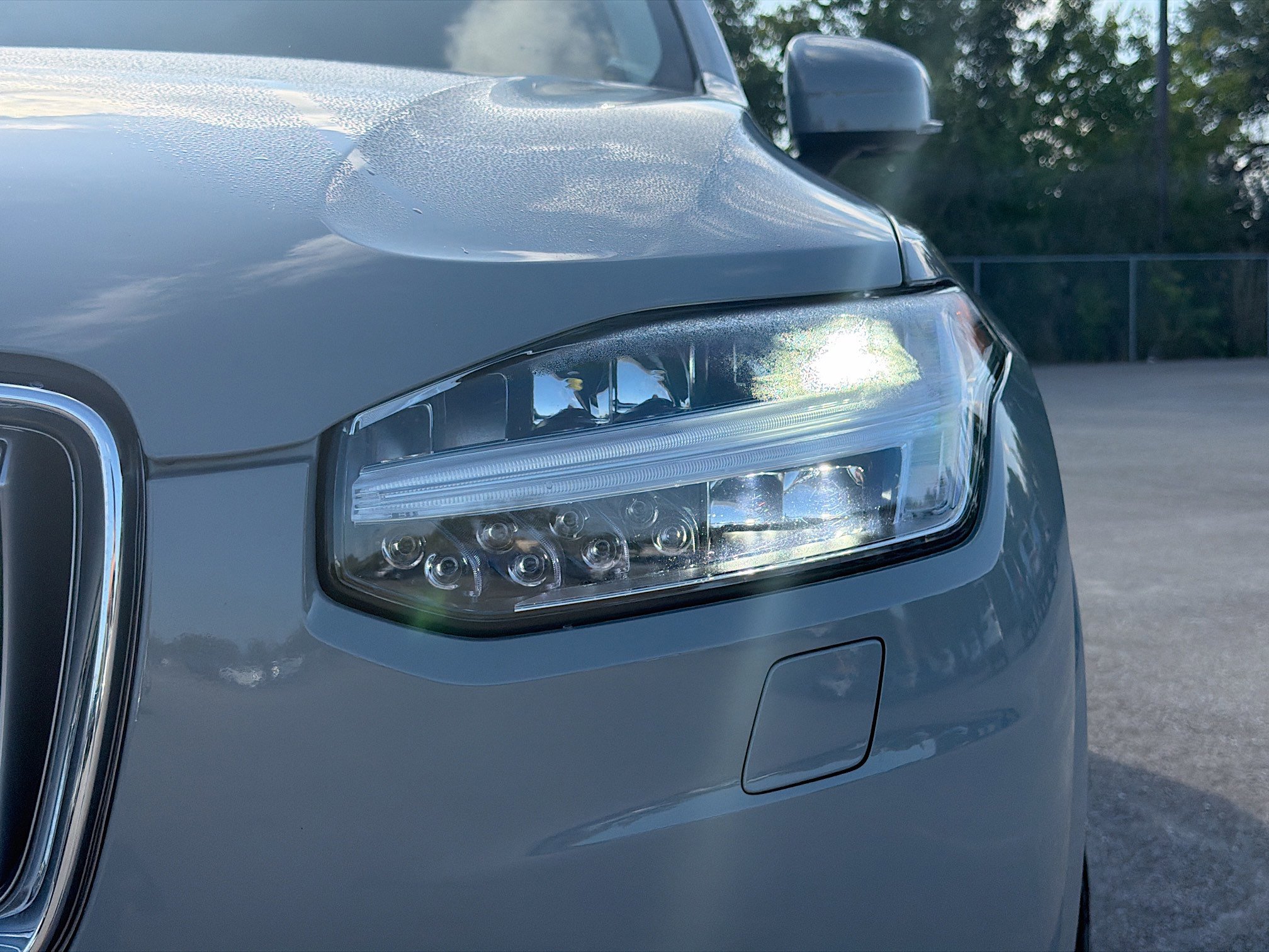 Used 2024 Vapour Gray Metallic Volvo Plus Bright Theme image 9