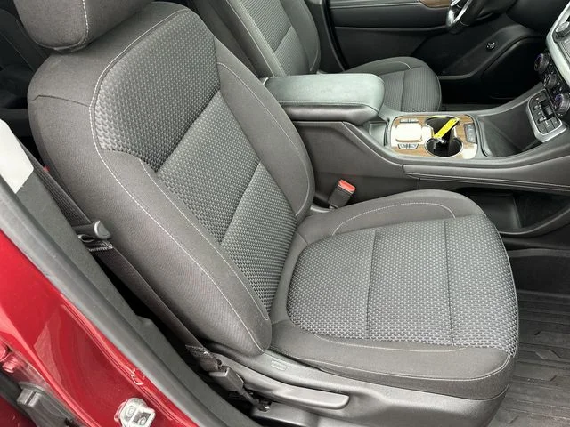 Used 2020 Red GMC SLE image 27