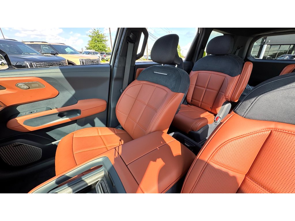 New 2027 Glacial White Pearl Kia SX Prestige image 9
