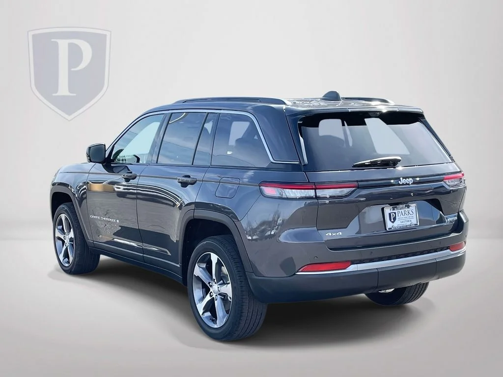 New 2026 Baltic Gray Metallic Clear-Coat Exterior Paint Jeep Limited image 6