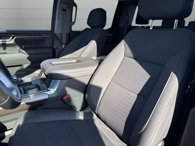 Used 2022 Silver GMC Elevation image 20