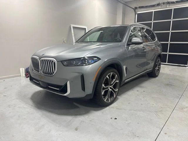 Used 2024 Gray BMW xDrive40i image 2